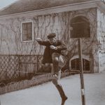 Pred dvorcem Trebnik leta 1903 Poskočni Engelbert Auersperg...