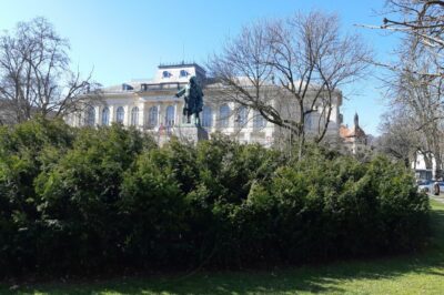 Spomenik Valvazorju