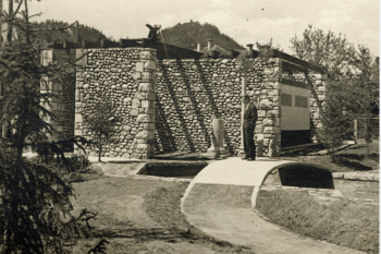 Arhitekt Marjan Šorli pred paviljonom