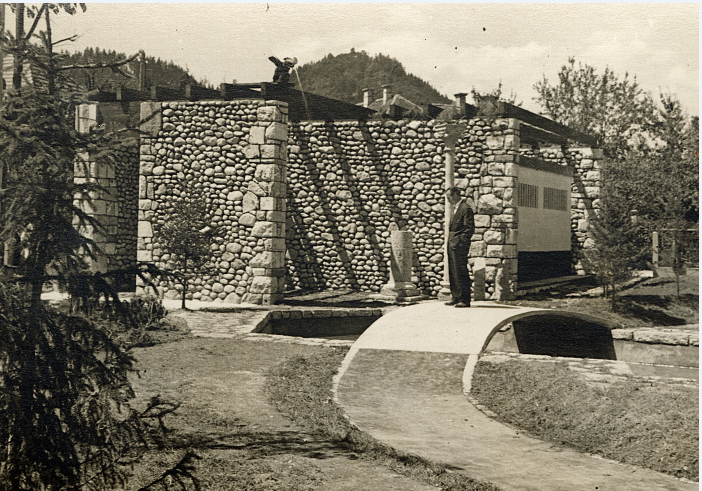 Arhitekt Marjan Šorli pred paviljonom