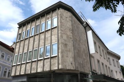 Fasada prizidka iz lehnjaka