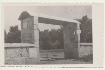 Glavni portal v Prešernov gaj