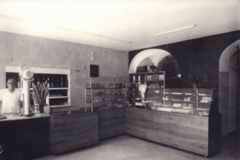 Mestna slaščičarna in kavarna leta 1955