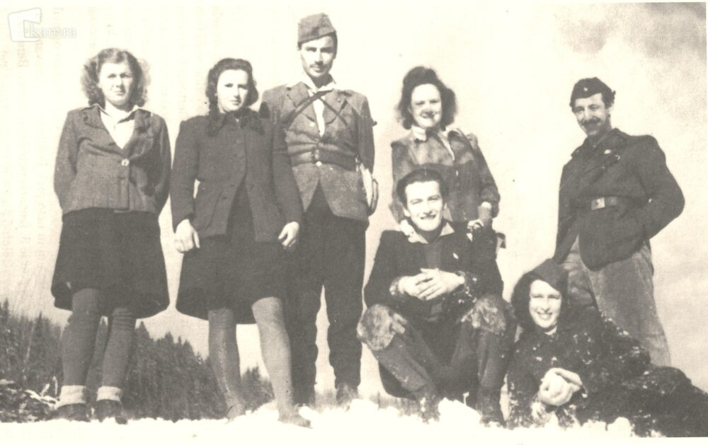 Sodelavci Pokrajinske tehnike v zimi 1944-45, Marjan Šorli tretji z leve.