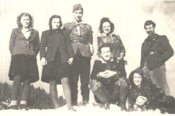 Sodelavci Pokrajinske tehnike v zimi 1944-45, Marjan Šorli tretji z leve.