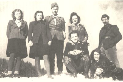 Sodelavci Pokrajinske tehnike v zimi 1944-45, Marjan Šorli tretji z leve.