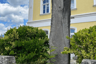 Spomenik padlim med NOB