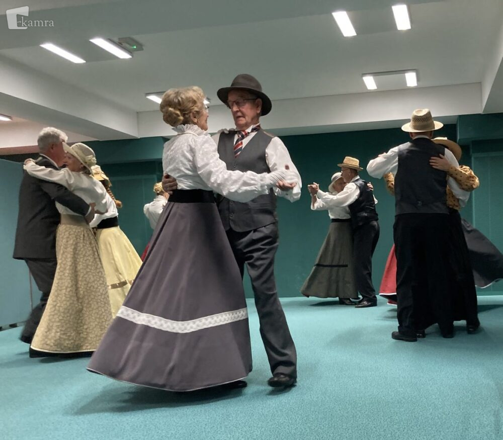 Folklorna skupina Kolovrat