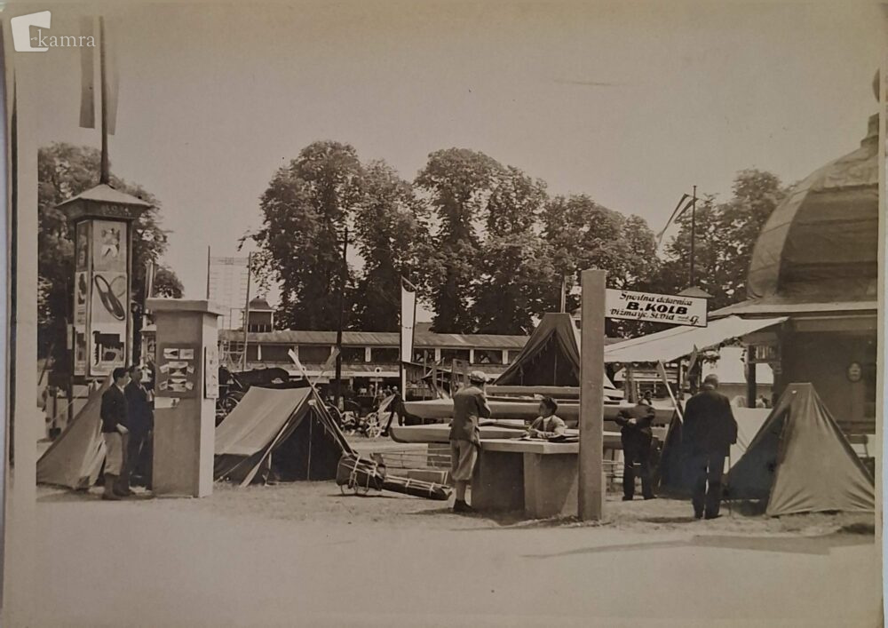 Fotografija stojnice B. Kolb na ljubljanskem velesejmu