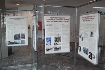 Razstava o alpinistki Nadji Fajdiga v pritličju Mestne knjižnice Kranj